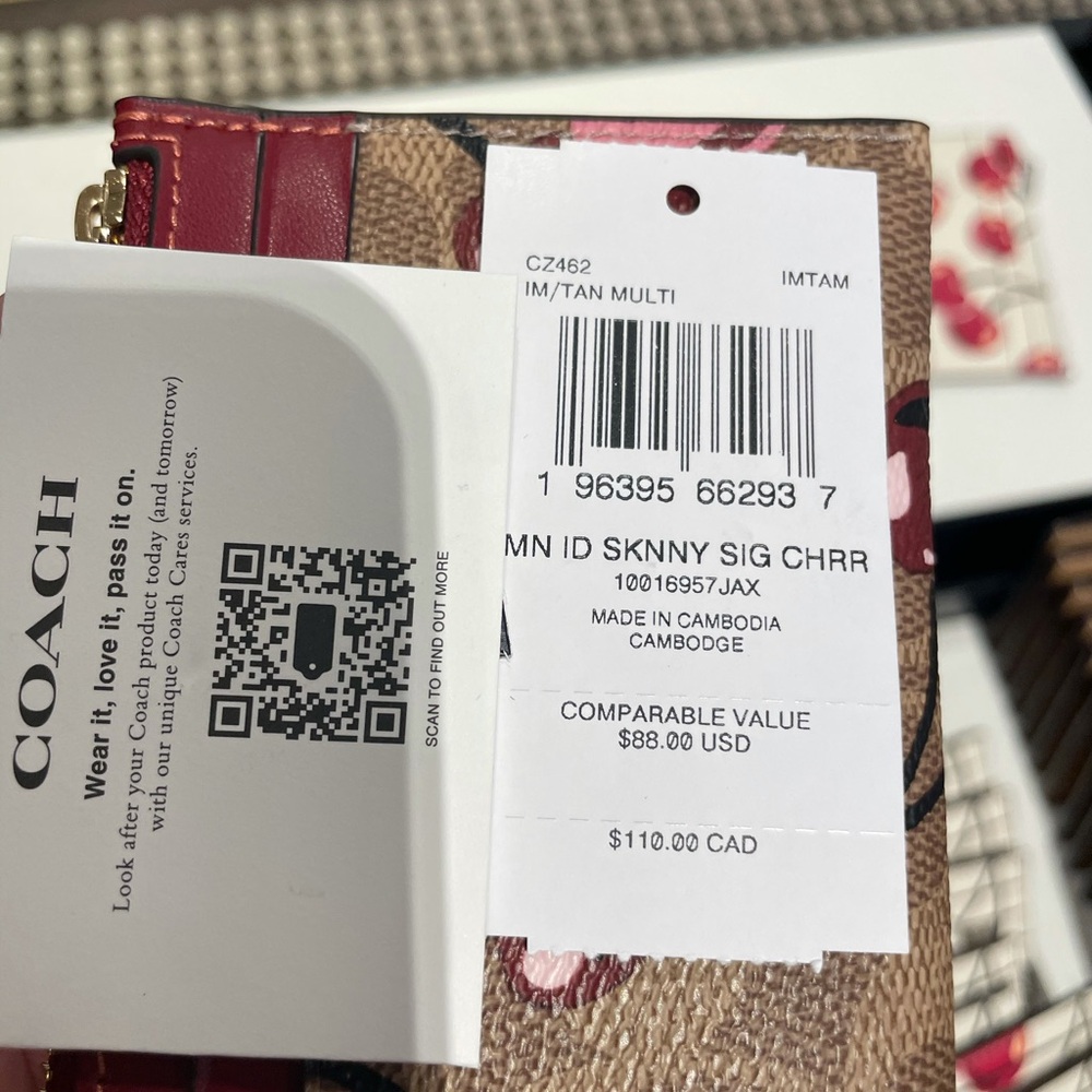 NWT!COACH MINI SKINNY ID CASE IN SIGNATURE WITH CHERRY PRINT(COACH CZ462) - Picture 4 of 4